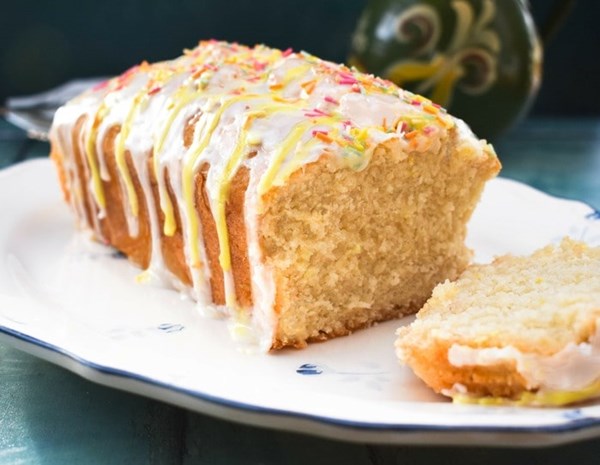 Easy vegan lemon drizzle cake
