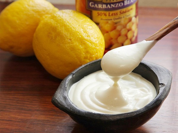 Easy vegan mayonnaise (with aquafaba)