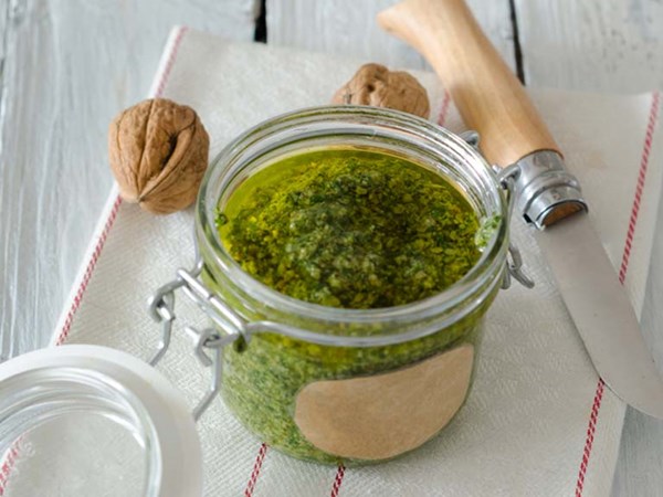 Easy walnut pesto