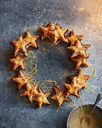 Eccles pie star wreath
