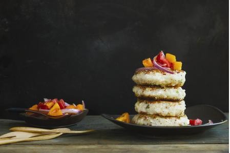 Ecuadorian potato and cheese patties (Llapingachos Ecuatorianos)