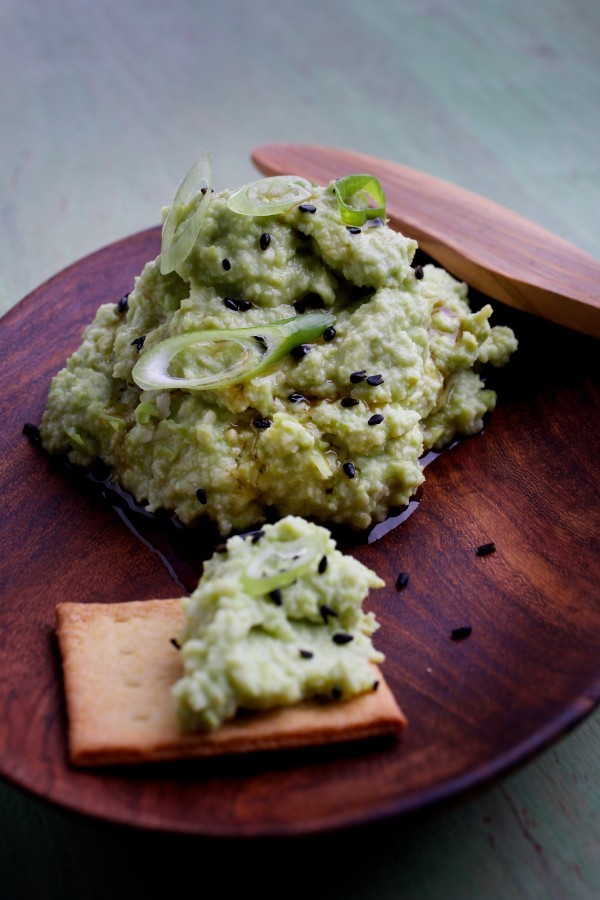 Edamame and sesame puree on black seaweed crackers