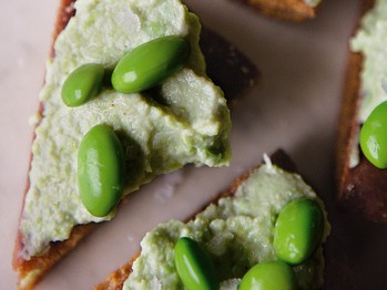 Edamame "hummus" with spiced pita chips