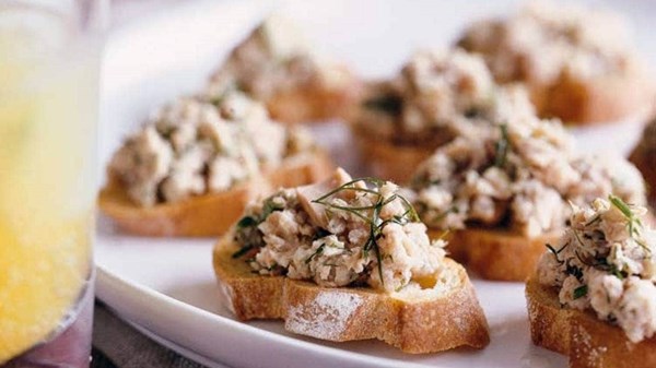 Eel and tuna crostini