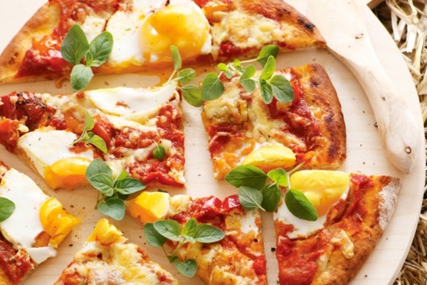 Egg & roast capsicum pizza