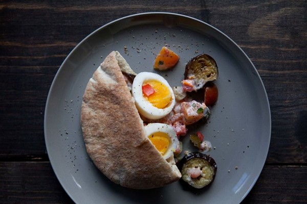 Egg and eggplant sandwich (Sabih)