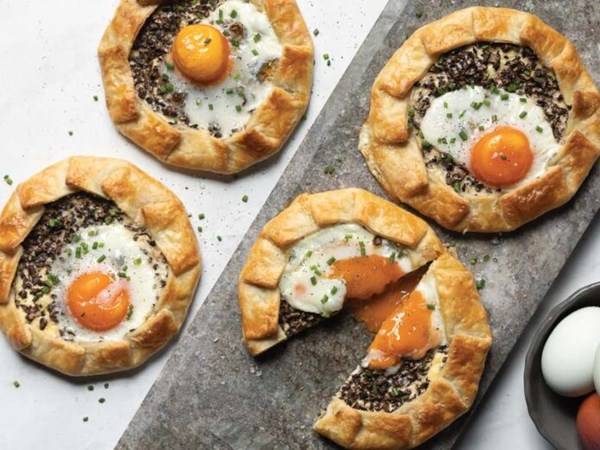 Egg-and-mushroom galettes