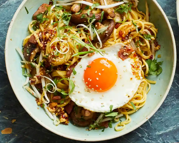 Egg, bacon and mushroom breakfast noodles