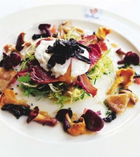 Egg, bacon and wild mushroom salad