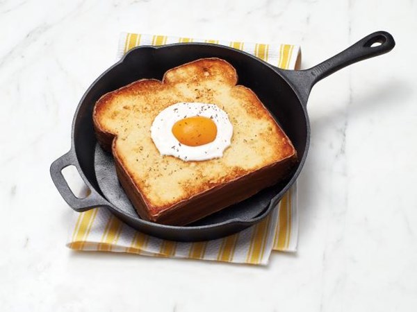Egg-in-a-hole cake