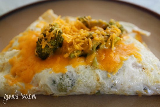 Egg omelet with broccoli and cheddar 