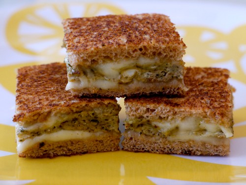 Egg pesto melt