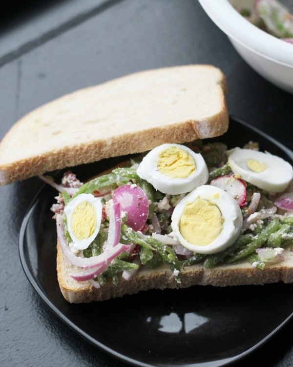 Egg sandwich with green bean slaw