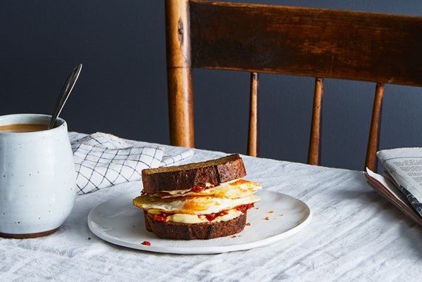 Egg sandwich with mayo & chile paste 
