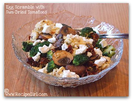 Egg scramble with sun-dried tomatoes