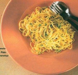 Egg taglierini with egg, spring onion and parsley (Taglierini all'uovo, cipollotto e prezzemolo)