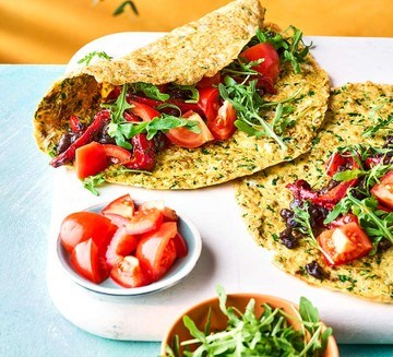Egg wraps with black beans & rocket