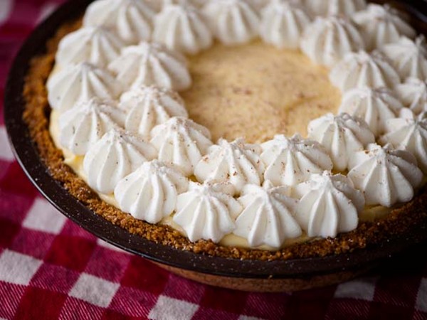 Eggnog cream pie