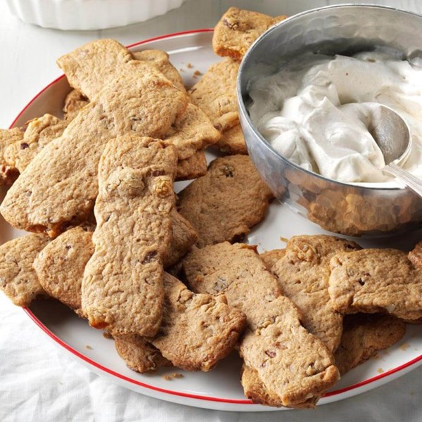 Eggnog cream with spiced pecan raisin dunkers