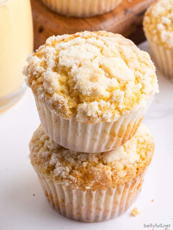 Eggnog muffins with streusel topping