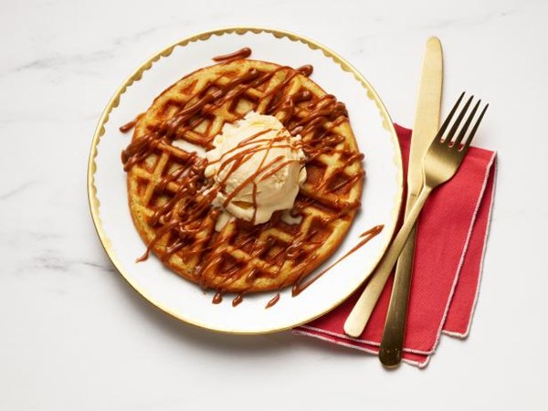 Eggnog waffles à la mode