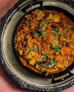 Eggplant in tomato curry