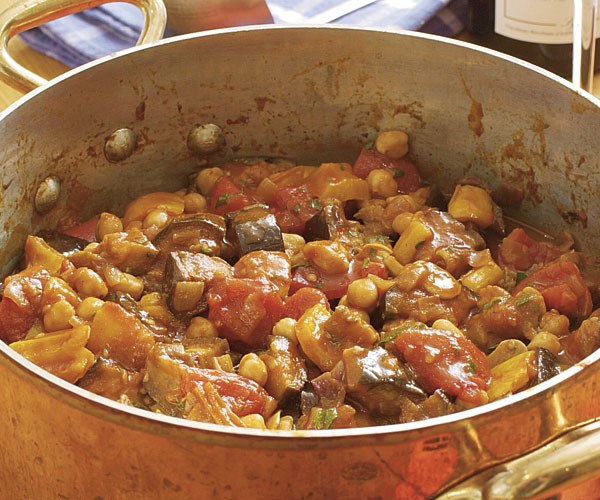 Eggplant ragoût with tomatoes, peppers & chickpeas