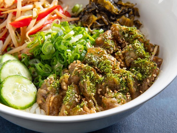 Eggplant rice bowl (Donburi) [pressed quick pickles]