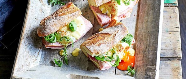 Eggs Benedict baguette