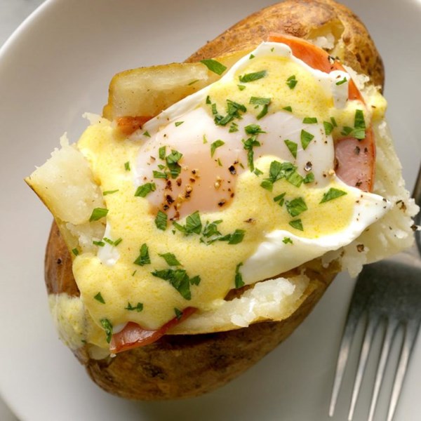 Eggs Benedict baked potatoes