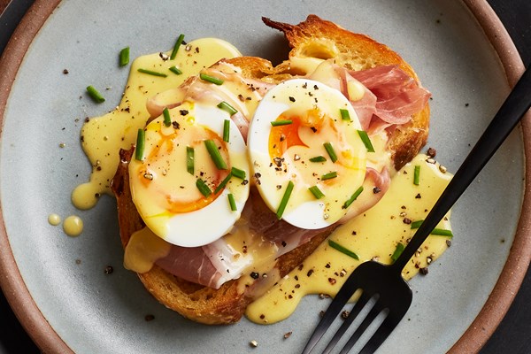 Eggs Benny toast