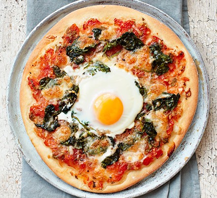 Eggs Florentine pizza