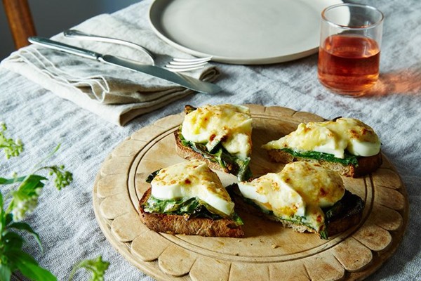 Eggs gratin crostini with Swiss chard
