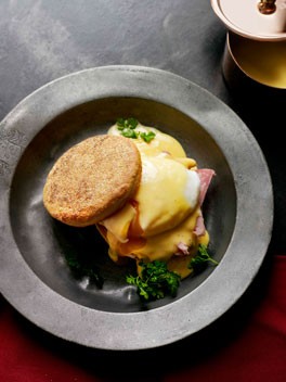 Eggs, ham and English muffins