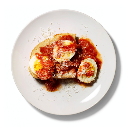 Eggs in classic tomato sauce