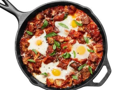 Eggs in purgatory with sausage