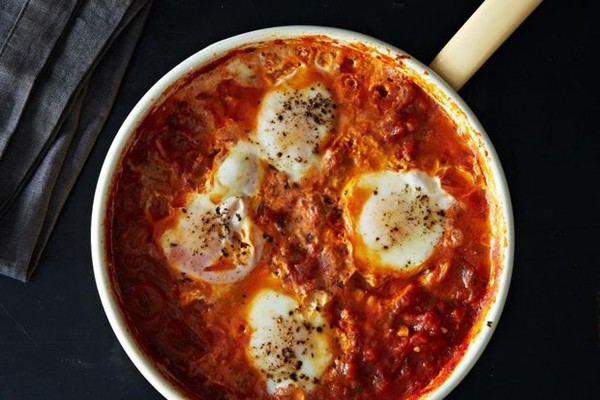 Eggs in spicy minted tomato sauce
