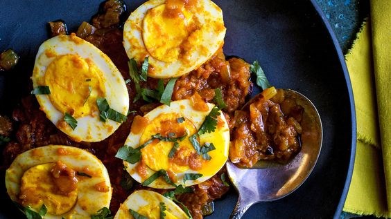 Eggs in spicy tomato sauce (Ande ki kari)