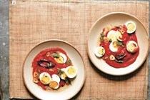 Eggs in tomato gravy (Hyderabadi tamatar ka cutt)