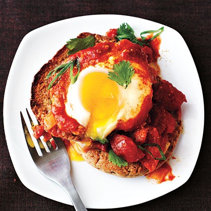 Eggs poached in curried tomato sauce