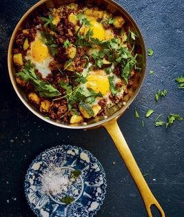 Eggs with beef and zucchini (Mufarakeh)