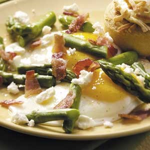 Eggs with feta and asparagus