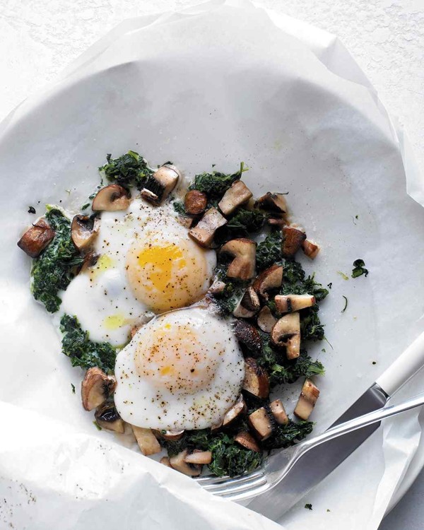 Eggs with mushrooms and spinach