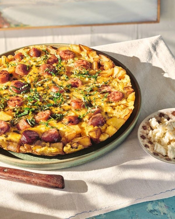 Eggs with sausages, potatoes and mint (Fourtalia)