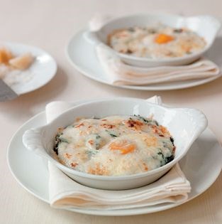 Eggs with spinach (Uova alla Fiorentina)