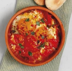 Eggs with tomato (Bayd b banadoura)