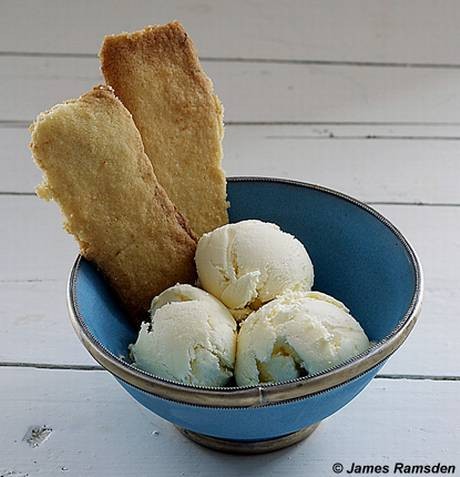 Elderflower ice cream with lemon biscuits