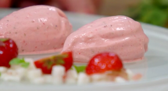 Elderflower jelly with peaches and strawberry with quick strawberry ice cream