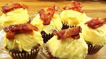 Elvis [cupcakes]