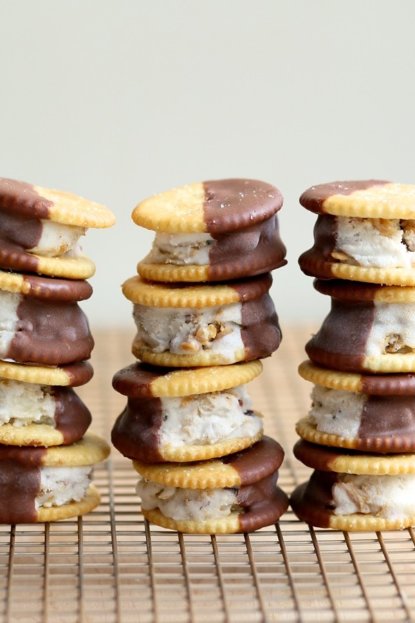 Elvis ice cream snackwiches